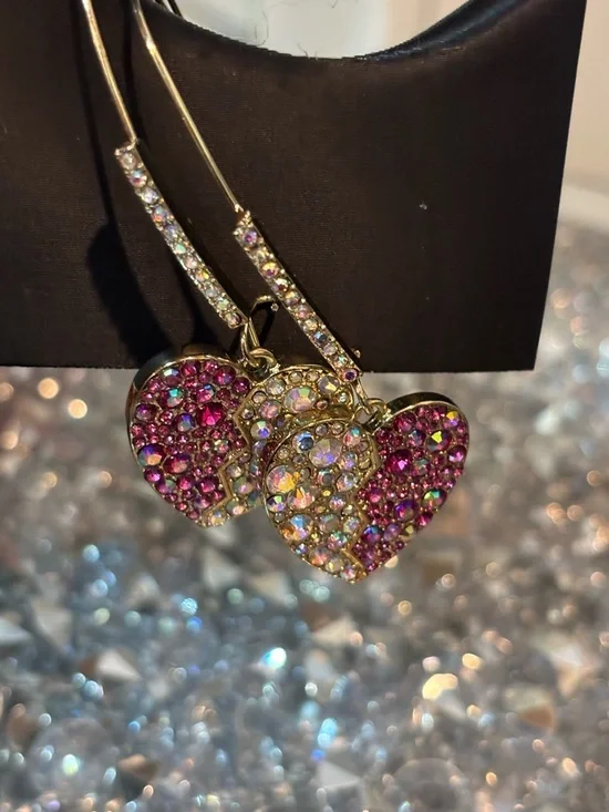 ✨Betsey Johnson Iridescent & Pink Crystal Heart Drop Earrings✨ - Picture 11 of 14